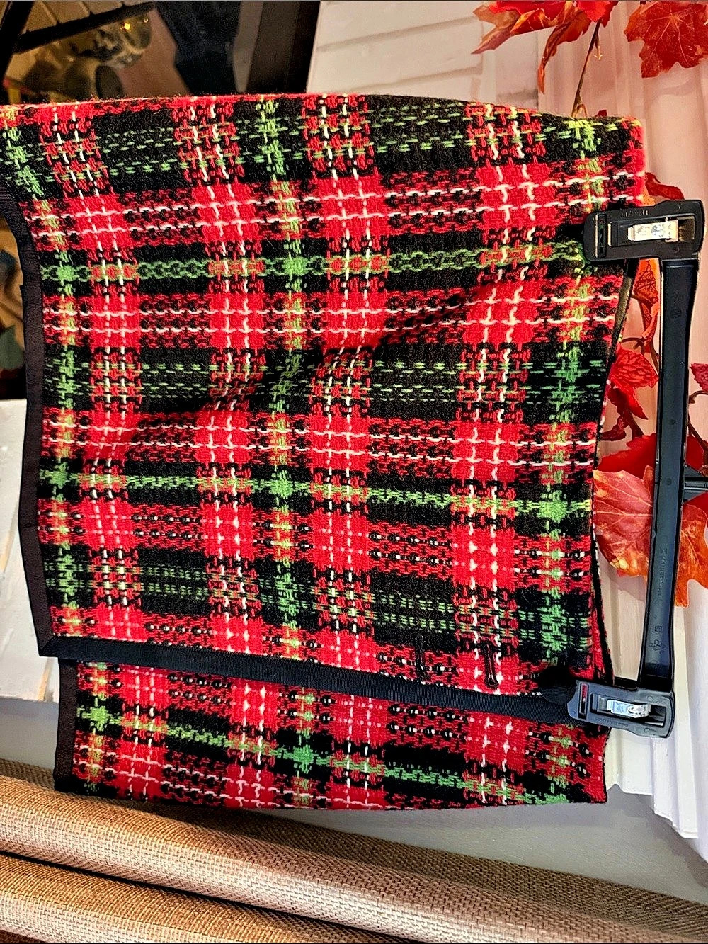 vineyard vines Plaid Mini Skirt in Red & Green Size 8, great condition